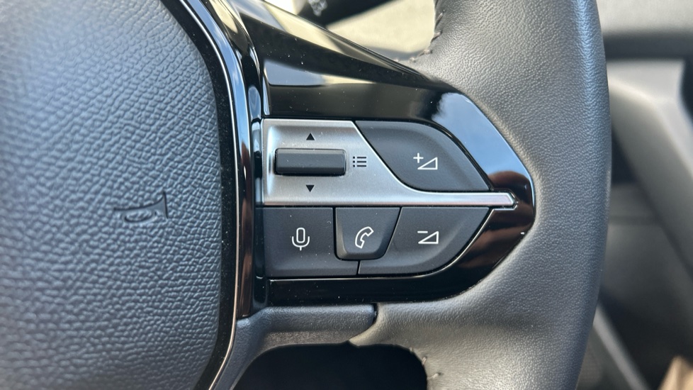 Peugeot 308 1.2 PureTech Allure Premium 5dr EAT8 Petrol Hatchback - Image 29