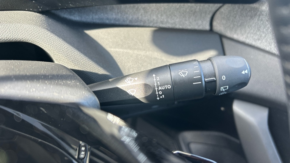 Peugeot 308 1.2 PureTech Allure Premium 5dr EAT8 Petrol Hatchback - Image 30