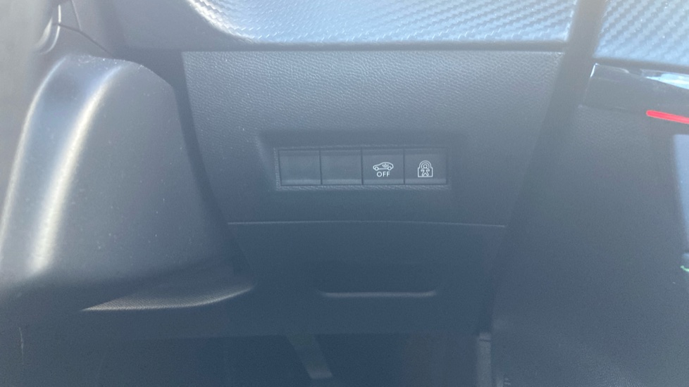 Peugeot 208 1.2 Hybrid 136 GT 5dr e-DSC6 Petrol Hatchback - Image 28
