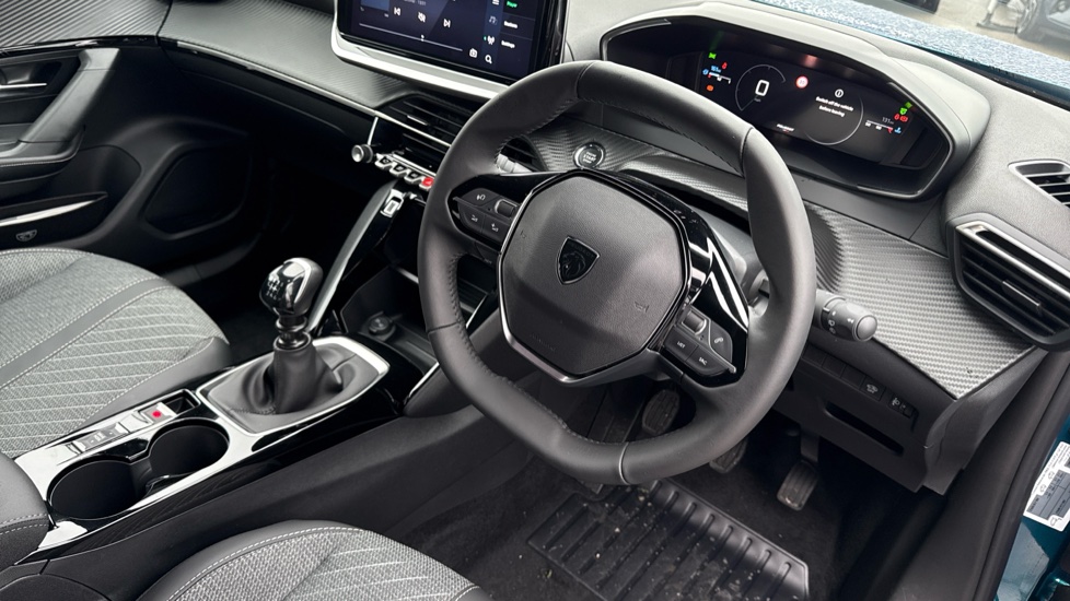 Peugeot 2008 1.2 PureTech Allure 5dr Petrol Estate - Image 11