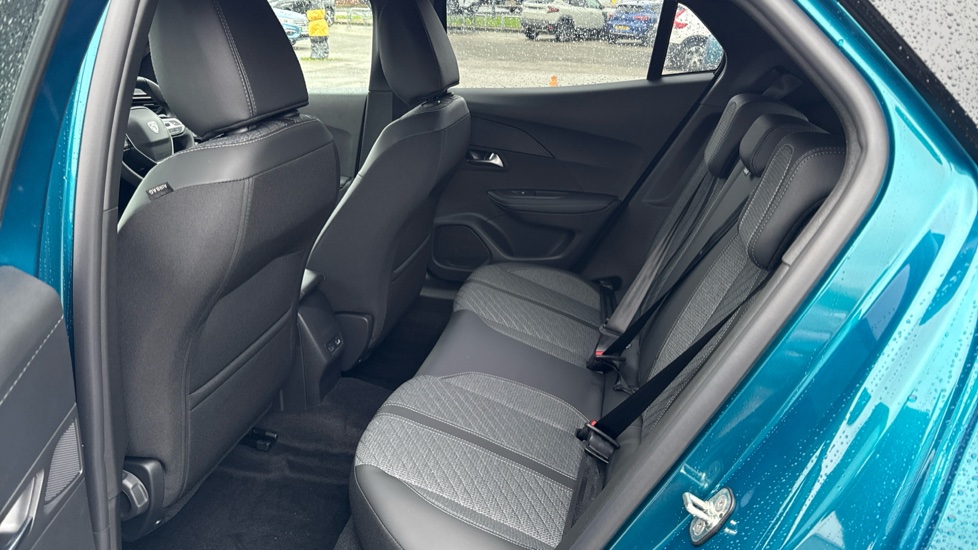 Peugeot 2008 1.2 PureTech Allure 5dr Petrol Estate - Image 16