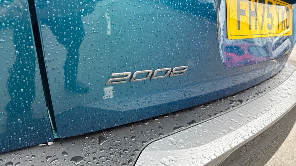 Peugeot 2008 1.2 PureTech Allure 5dr Petrol Estate - Image 28