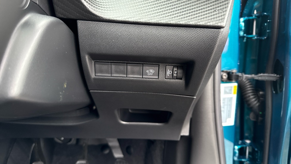 Peugeot 2008 1.2 PureTech Allure 5dr Petrol Estate - Image 33