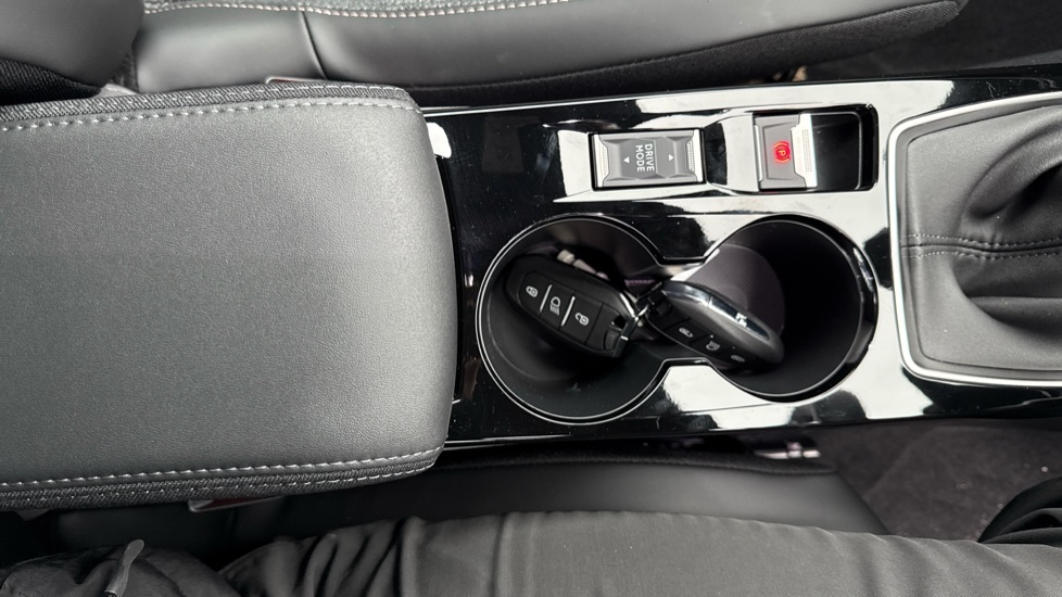 Peugeot 2008 1.2 PureTech Allure 5dr Petrol Estate - Image 35