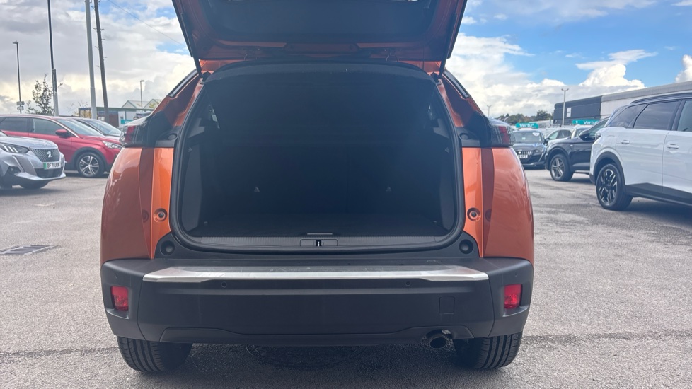 Peugeot 2008 1.2 PureTech Allure 5dr Petrol Estate - Image 4