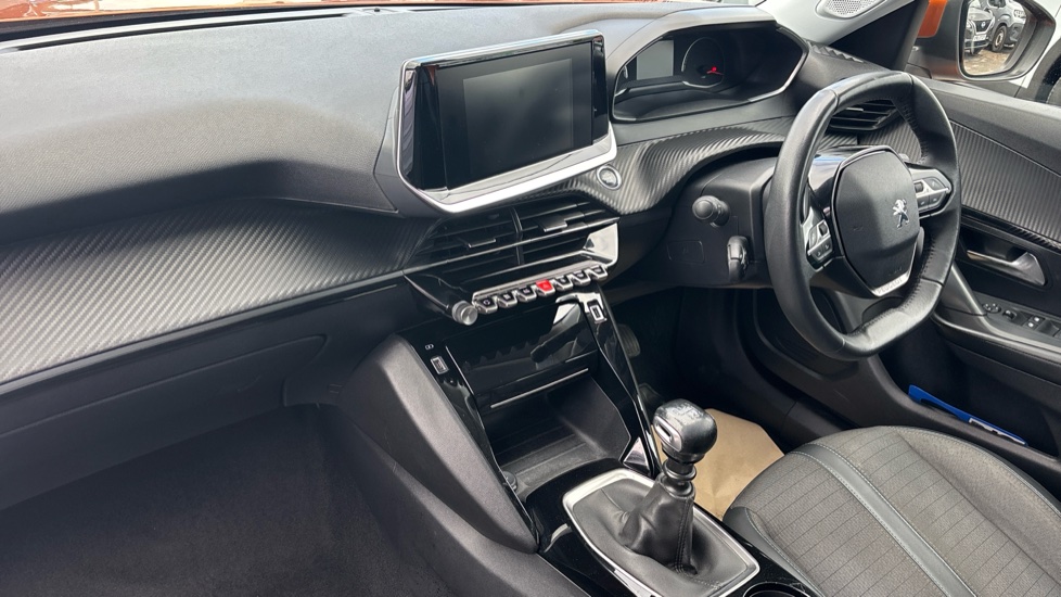 Peugeot 2008 1.2 PureTech Allure 5dr Petrol Estate - Image 9