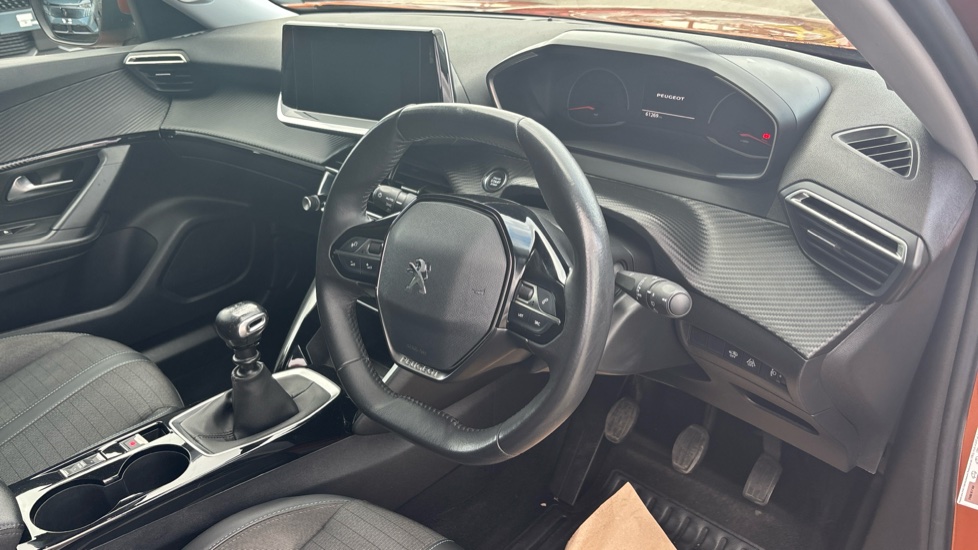 Peugeot 2008 1.2 PureTech Allure 5dr Petrol Estate - Image 11