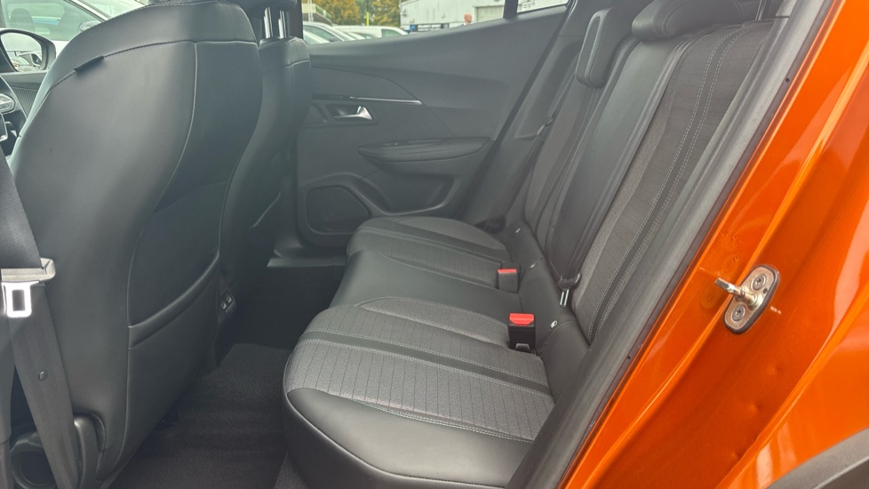 Peugeot 2008 1.2 PureTech Allure 5dr Petrol Estate - Image 16