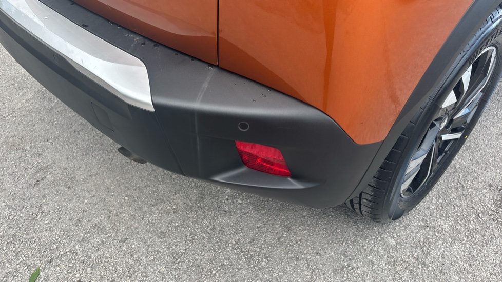 Peugeot 2008 1.2 PureTech Allure 5dr Petrol Estate - Image 22