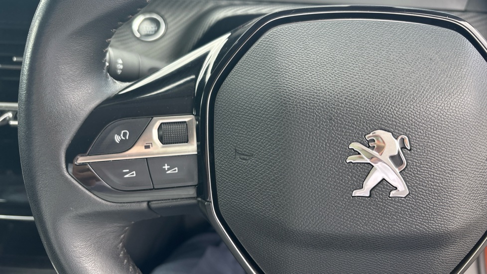 Peugeot 2008 1.2 PureTech Allure 5dr Petrol Estate - Image 30