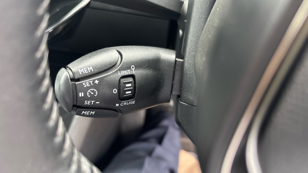 Peugeot 2008 1.2 PureTech Allure 5dr Petrol Estate - Image 33