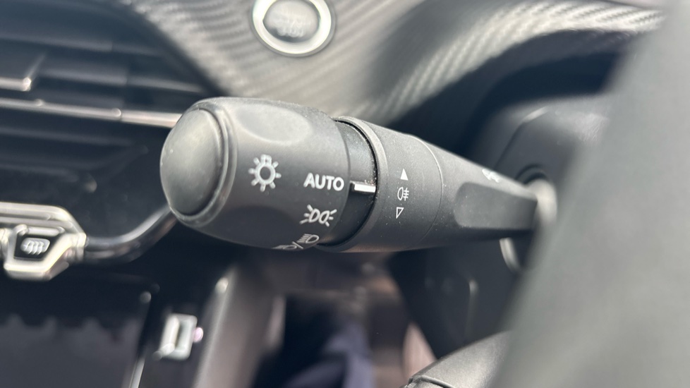 Peugeot 2008 1.2 PureTech Allure 5dr Petrol Estate - Image 34
