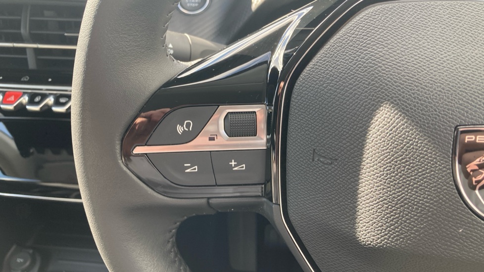 Peugeot 208 1.2 PureTech 100 Allure 5dr Petrol Hatchback - Image 22