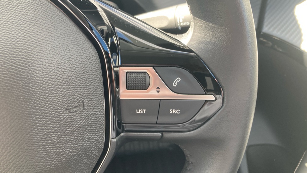 Peugeot 208 1.2 PureTech 100 Allure 5dr Petrol Hatchback - Image 23