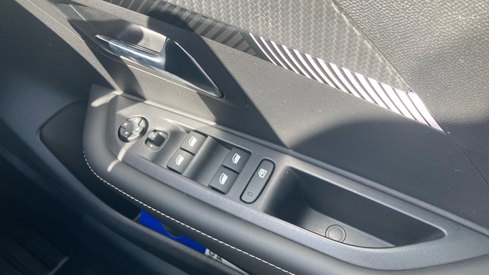 Peugeot 208 1.2 PureTech 100 Allure 5dr Petrol Hatchback - Image 26