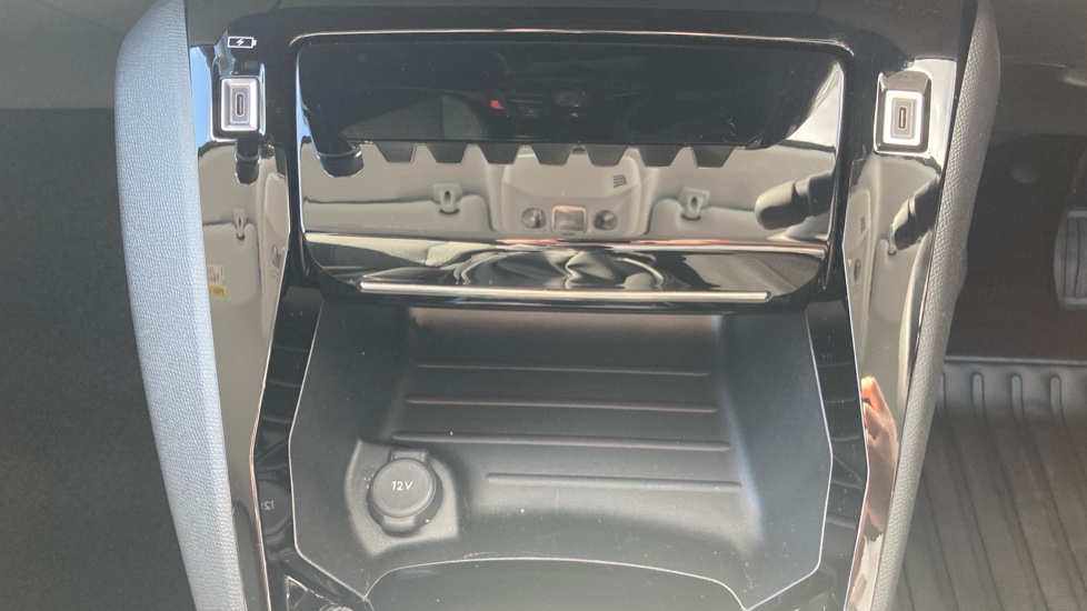 Peugeot 208 1.2 PureTech 100 Allure 5dr Petrol Hatchback - Image 31