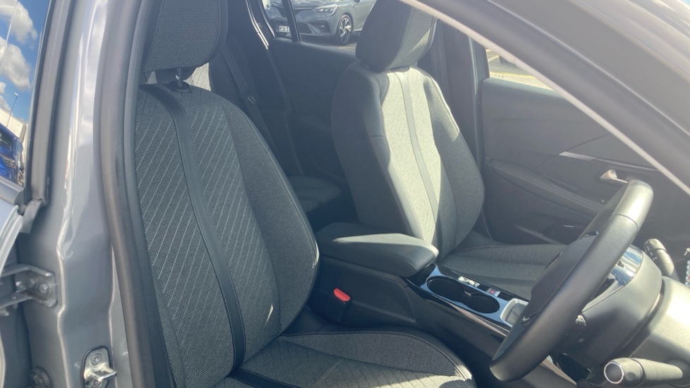Peugeot 208 1.2 PureTech 100 Allure 5dr Petrol Hatchback - Image 37
