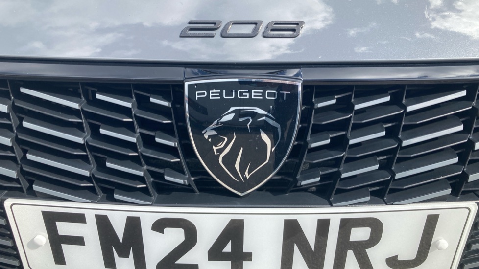 Peugeot 208 1.2 PureTech 100 Allure 5dr Petrol Hatchback - Image 39