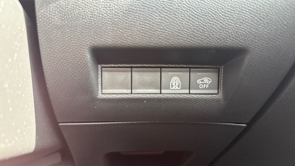 Peugeot 208 1.2 Hybrid 100 GT 5dr e-DSC6 Petrol Hatchback - Image 39