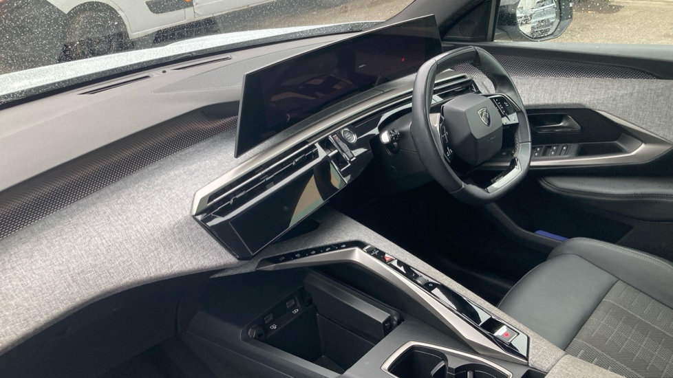Peugeot 5008 1.2 Hybrid 136 GT 5dr e-DSC6 Petrol Estate - Image 9