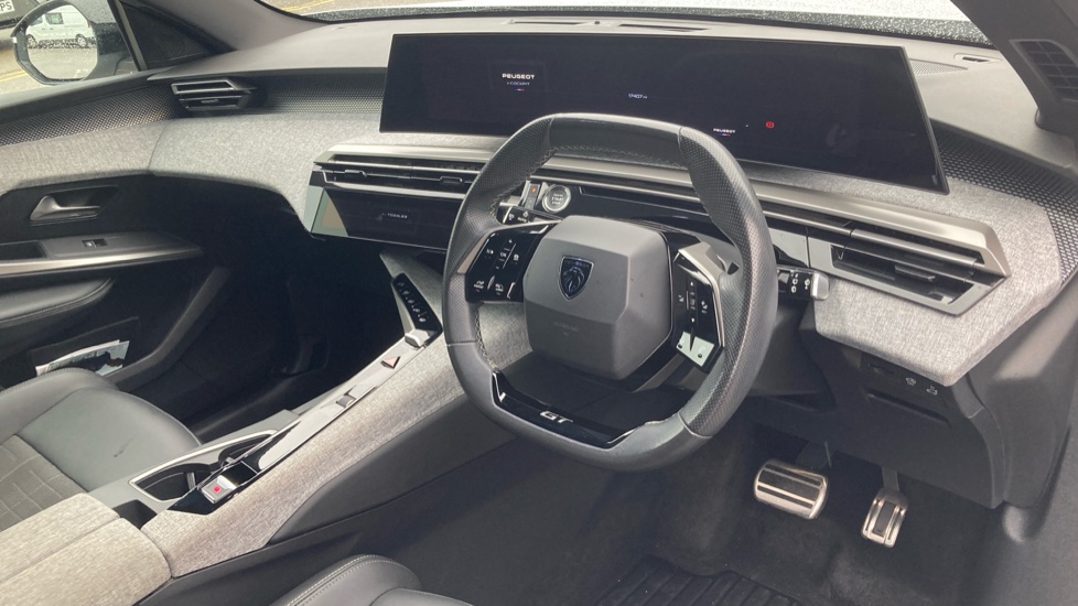 Peugeot 5008 1.2 Hybrid 136 GT 5dr e-DSC6 Petrol Estate - Image 11