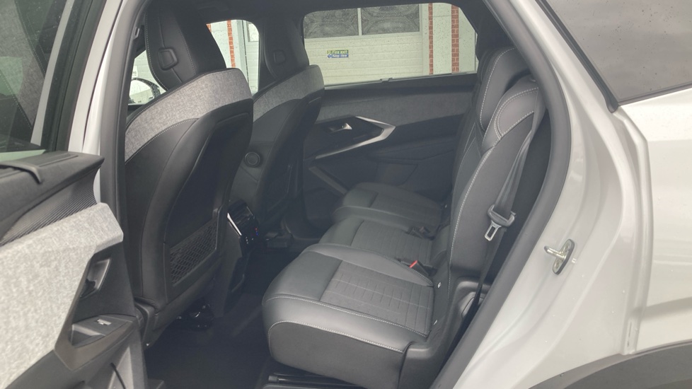 Peugeot 5008 1.2 Hybrid 136 GT 5dr e-DSC6 Petrol Estate - Image 16