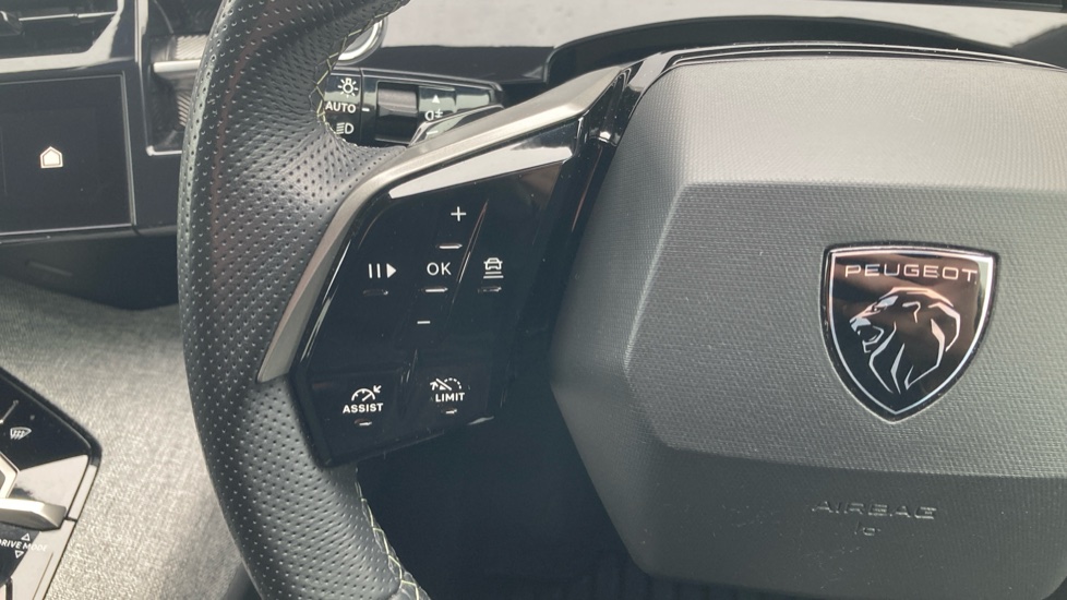 Peugeot 5008 1.2 Hybrid 136 GT 5dr e-DSC6 Petrol Estate - Image 22