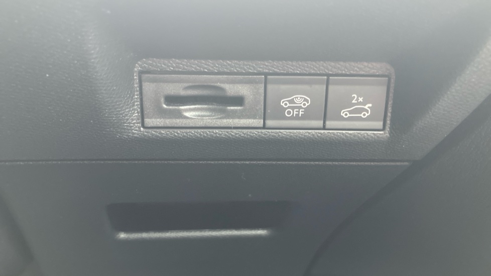 Peugeot 5008 1.2 Hybrid 136 GT 5dr e-DSC6 Petrol Estate - Image 27