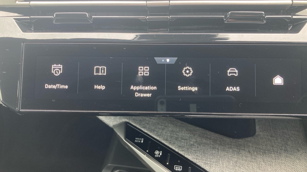 Peugeot 5008 1.2 Hybrid 136 GT 5dr e-DSC6 Petrol Estate - Image 30