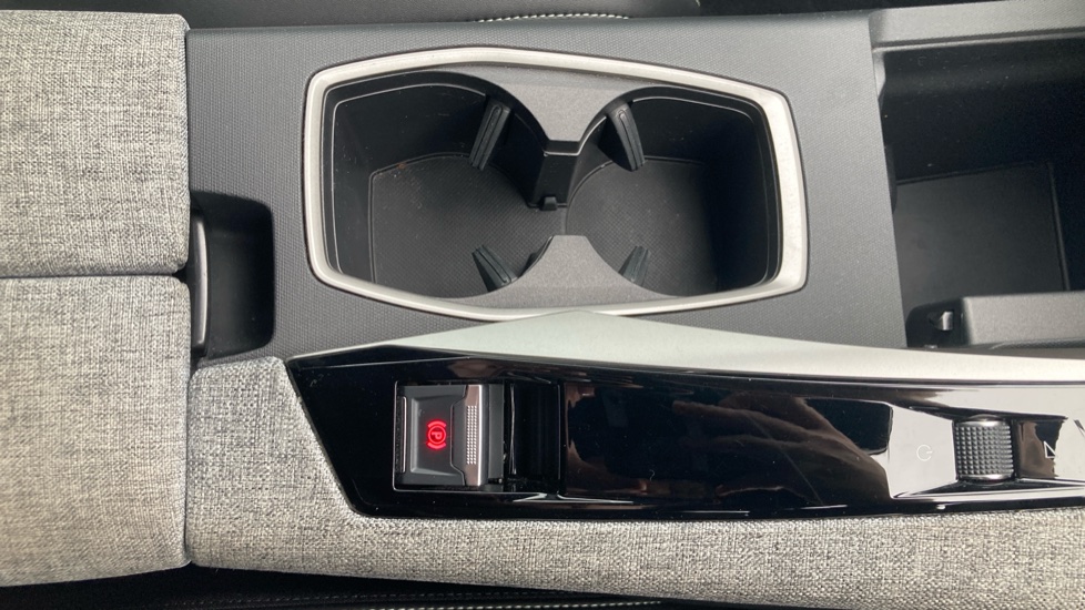 Peugeot 5008 1.2 Hybrid 136 GT 5dr e-DSC6 Petrol Estate - Image 34