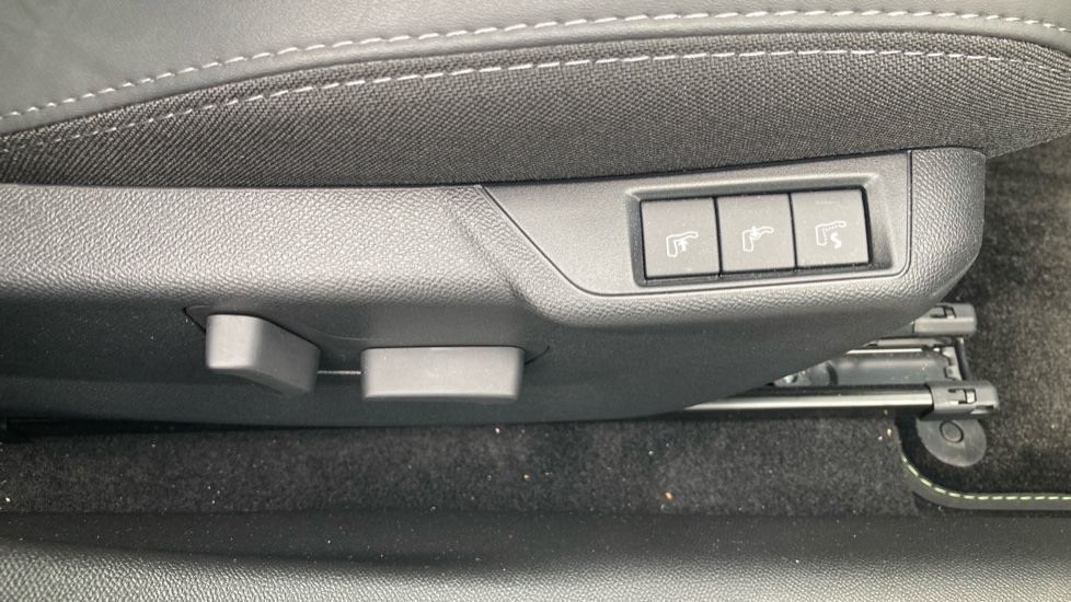 Peugeot 2008 1.2 Hybrid 145 GT Premium 5dr e-DSC6 Petrol Estate - Image 35