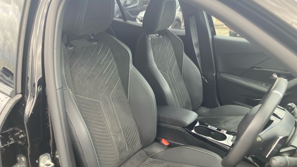 Peugeot 2008 1.2 Hybrid 145 GT Premium 5dr e-DSC6 Petrol Estate - Image 36