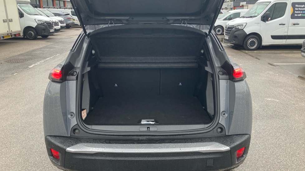 Peugeot 2008 100kW GT 50kWh 5dr Auto Electric Estate - Image 4