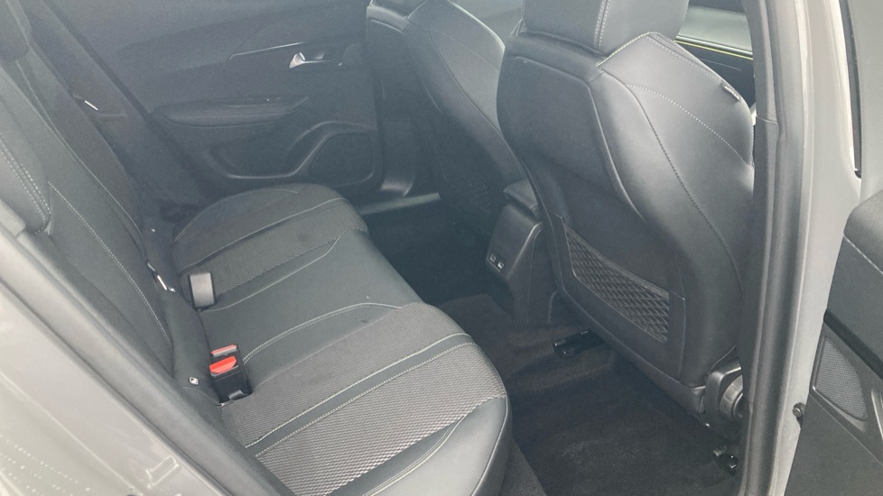 Peugeot 2008 100kW GT 50kWh 5dr Auto Electric Estate - Image 27