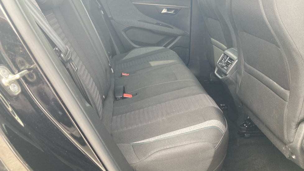 Peugeot 3008 1.6 Hybrid 180 Active 5dr e-EAT8 Estate - Image 16