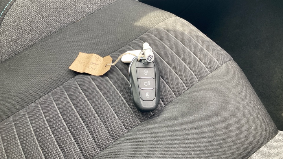Peugeot 3008 1.6 Hybrid 180 Active 5dr e-EAT8 Estate - Image 20