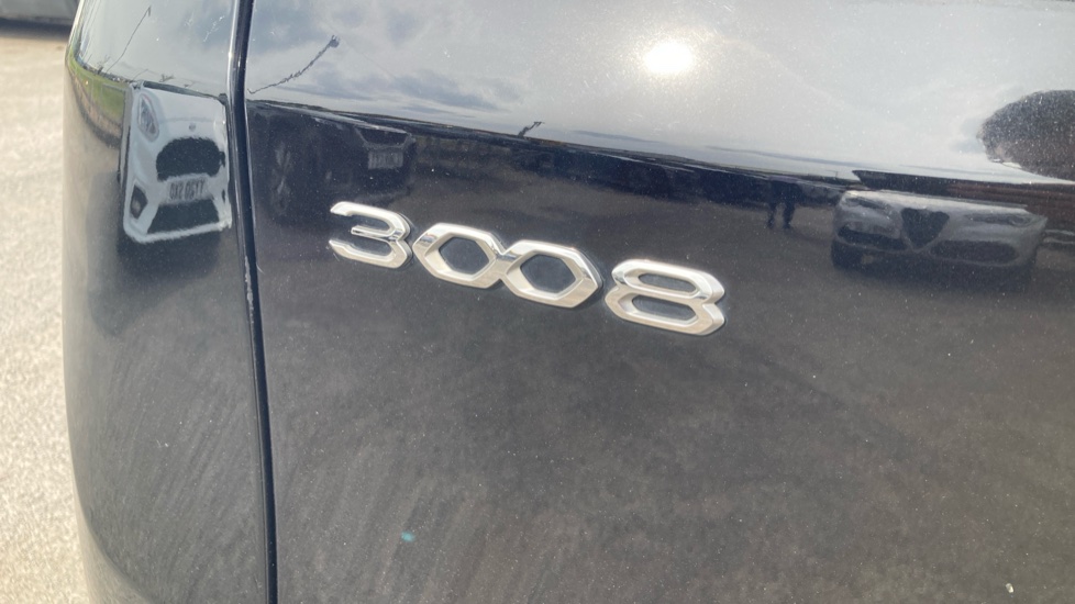 Peugeot 3008 1.6 Hybrid 180 Active 5dr e-EAT8 Estate - Image 29