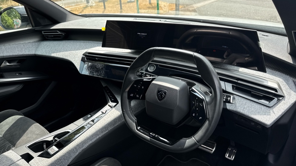 Peugeot 5008 157kW GT 73kWh 5dr Auto Electric Estate - Image 11