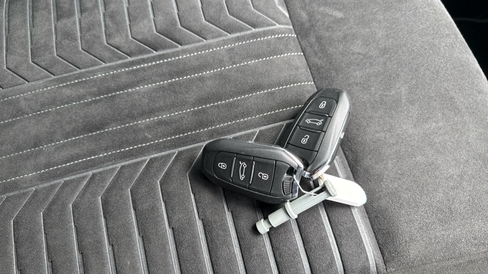 Peugeot 5008 157kW GT 73kWh 5dr Auto Electric Estate - Image 20