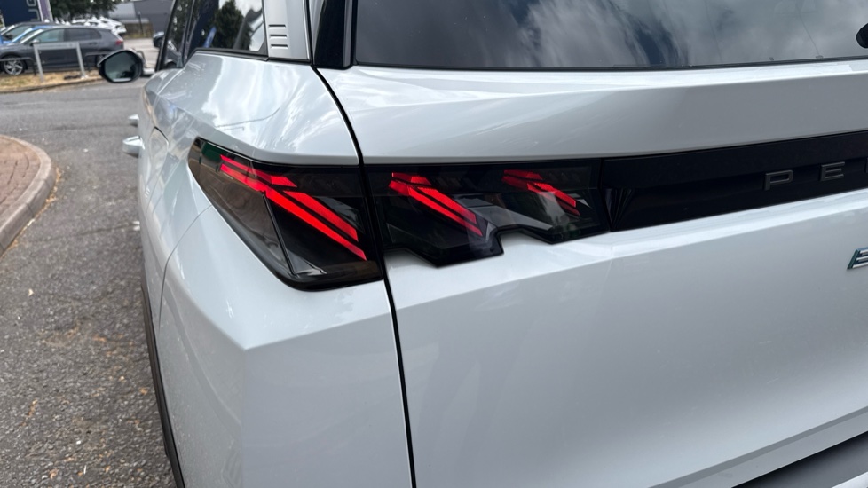 Peugeot 5008 157kW GT 73kWh 5dr Auto Electric Estate - Image 27