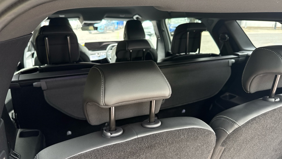 Peugeot 5008 157kW GT 73kWh 5dr Auto Electric Estate - Image 31