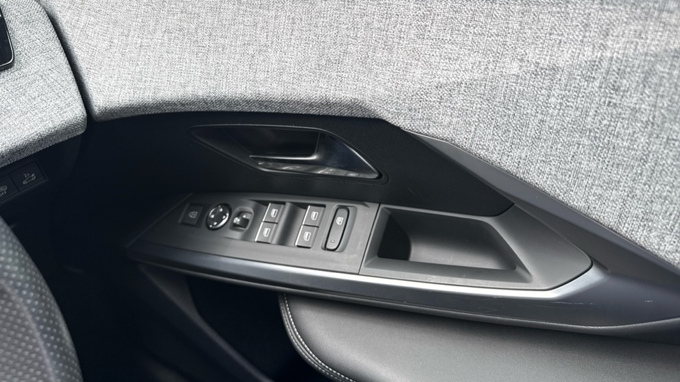 Peugeot 5008 157kW GT 73kWh 5dr Auto Electric Estate - Image 32