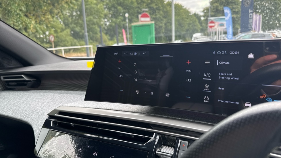 Peugeot 5008 157kW GT 73kWh 5dr Auto Electric Estate - Image 35