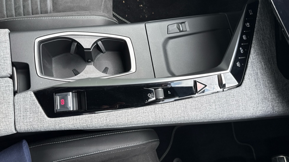 Peugeot 5008 157kW GT 73kWh 5dr Auto Electric Estate - Image 37