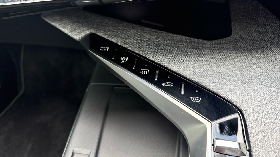 Peugeot 5008 157kW GT 73kWh 5dr Auto Electric Estate - Image 40
