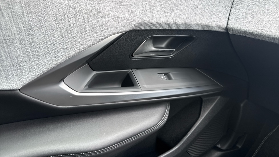 Peugeot 5008 157kW GT 73kWh 5dr Auto Electric Estate - Image 42