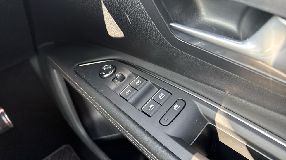 Peugeot 5008 1.2 PureTech GT Premium 5dr EAT8 Petrol Estate - Image 33