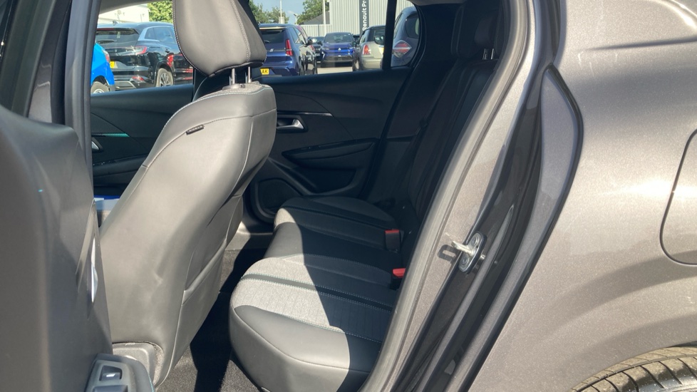 Peugeot 208 1.2 PureTech 100 Allure Premium 5dr Petrol Hatchback - Image 16