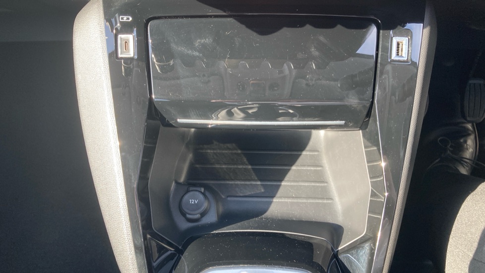 Peugeot 208 1.2 PureTech 100 Allure Premium 5dr Petrol Hatchback - Image 27