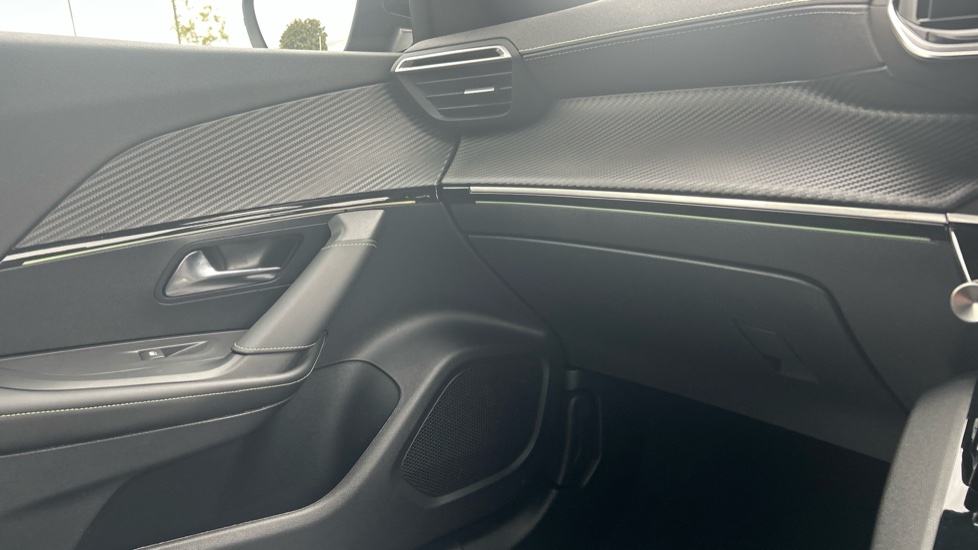 Peugeot 2008 1.2 PureTech 130 GT 5dr EAT8 Petrol Estate - Image 37